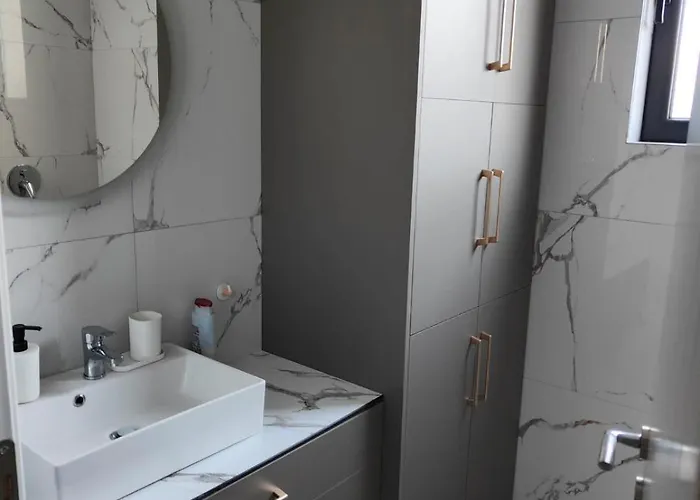 Daire Kwitnaca Piwonia Saranda