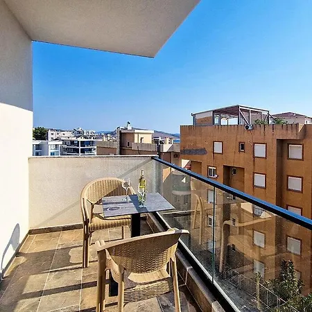 Kwitnaca Piwonia Sarandë